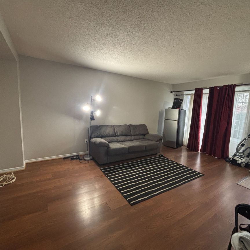 For Lease - 511 Admiral Drive Unit# 17, London East, Ontario - Photo 1