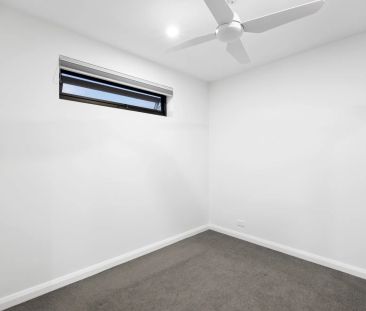 Modern Two-Bedroom Apartment in Prime Kingston Location - Photo 3