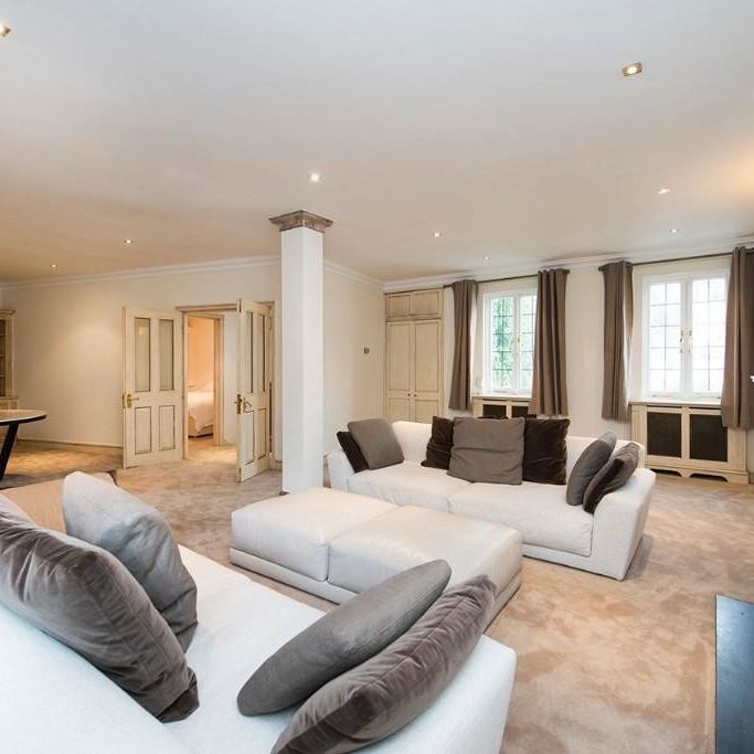 3 Bedroom Mews, Pont Street Mews, Knightsbridge - Photo 1