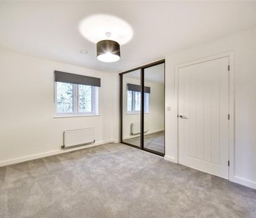 3 bedroom property to rent Perry Wood Grove, Aylesford, Maidstone, ... - Photo 3