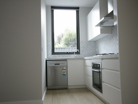 NEAR NEW 3 BEDROOM TOWNHOUSE IN HEART OF SPRINGVALE - Photo 1