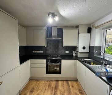 3 bedroom end of terrace house to rent - Photo 1