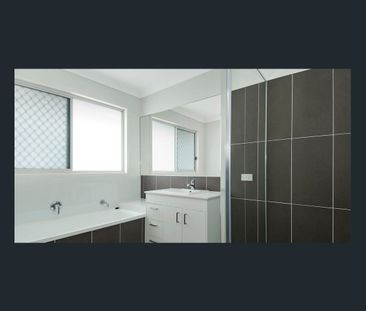 Easy Family Living on Darrau Avenue - Photo 5