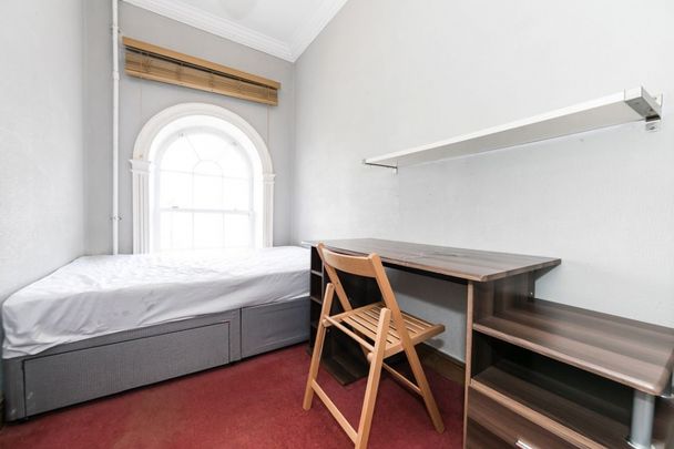 B Blenheim Square, Hyde Park, Leeds - Photo 1