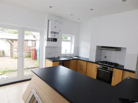 3 bedroom end of terrace house to rent - Photo 5