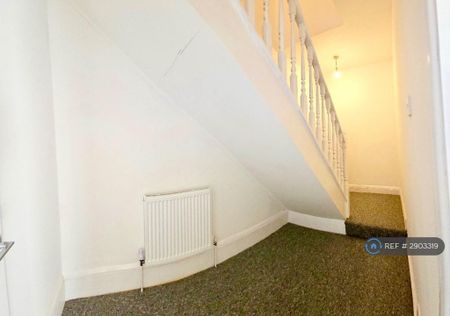 2 bedroom maisonette to rent - Photo 4