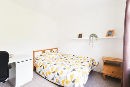 5 bedroom semi-detached house to rent - Photo 4