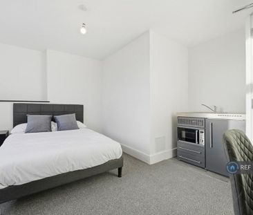 1 bedroom in a house share to rent - Photo 4