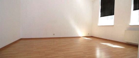 geräumige helle 2-Zimmer im Westend; Bad mit Fenster+Wanne; Stellplatz - Photo 1