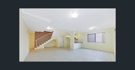 Fully Furnished 3bedroom apartment for Rent in the heart of Parramatta - Photo 2