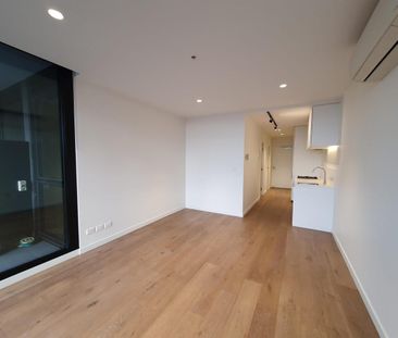 UNfurnished Sunny 1 Bedroom - Photo 1