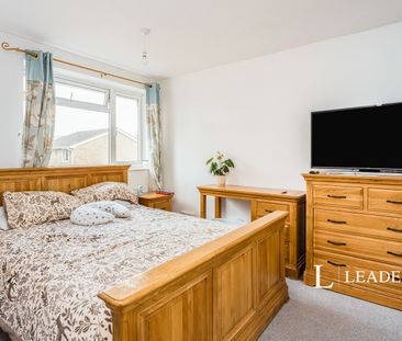 3 bedroom house to rent Badgers Walk, Burgess Hill, RH15 - Photo 4