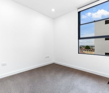 Modern and Convenient Urban Sanctuary in the Heart of Marrickville - Photo 1