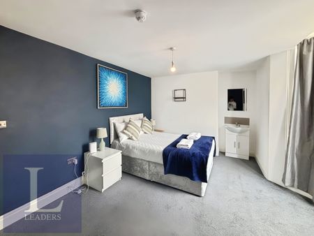 5 bedroom house to rent Western Road, Hove, BN3 - Photo 2