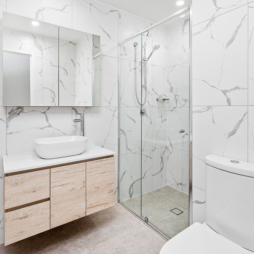 STUNNING EXECUTIVE 3 BEDROOM APARTMENT - Photo 1