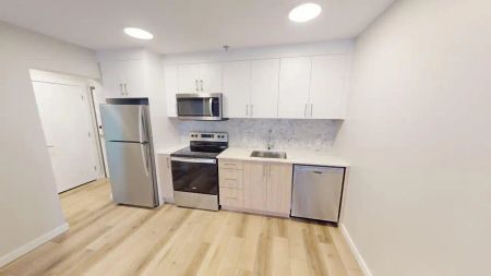 6140 Lady Hammond Road — Apartment 104 - Photo 4