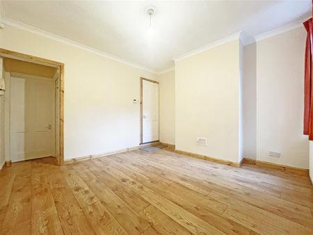 3 bedroom End of terrace house to rent - Photo 2