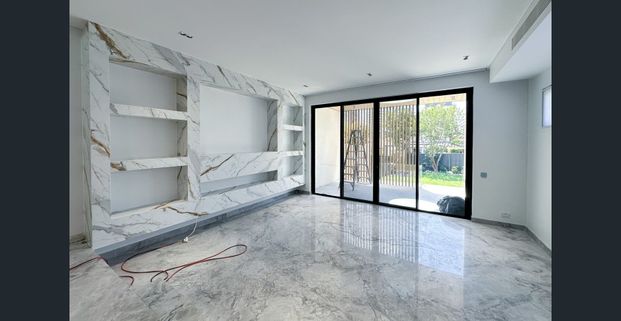 Modern, Brand-New Duplex in Desirable Burwood Location - Photo 1