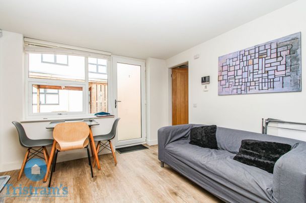 2 bed Apartment for Rent - Photo 1