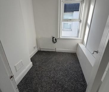 5 bedroom terraced house to rent - Photo 5