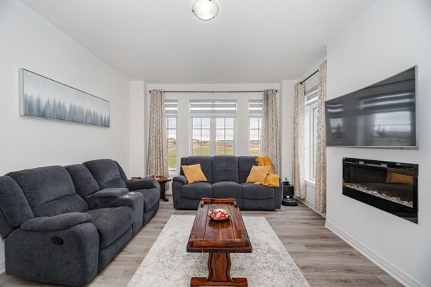 For Lease - 112 Sagewood Avenue, Barrie, Ontario - Photo 1