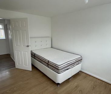 3 bedroom terraced house to rent - Photo 6