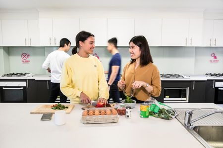 STUDENT ACCOMMODATION - FULLY FURNISHED STUDIO APARTMENTS , ALL BILLS INCLUDED - Photo 4