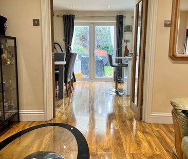 3 Bed Terraced House, Edinburgh Road, RG30 - Photo 5