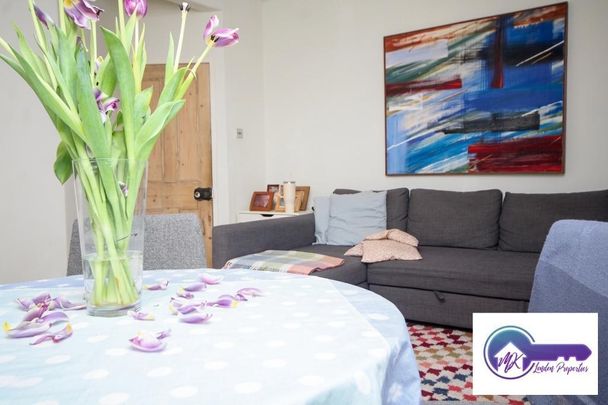 3 Bedroom Flat To Rent - Photo 1