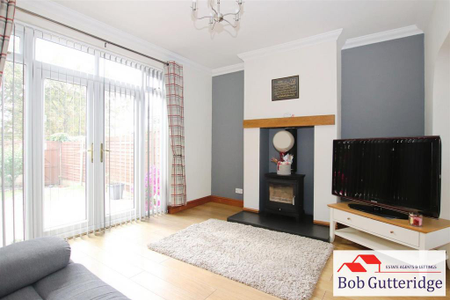 3 bedroom semi-detached house to rent - Photo 5