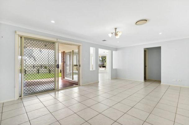 12 Streamdale Grove, Warriewood. - Photo 1