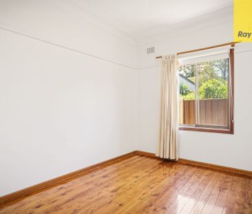 FAMILY HOME IN PRIME LOCATION!!! - Photo 4