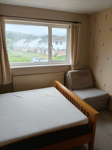4 Bed Semi-Detached House, Duchess Way, BS16 - Photo 2