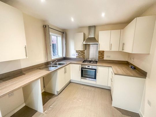 3 bedroom semi-detached house to rent - Photo 1