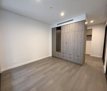 Brand New Luxtury 1 Bed+Study Apartment in the Heart of Zetland - Photo 2