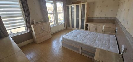 6 bedroom terraced house to rent - Photo 4