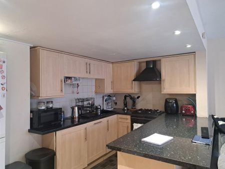 2 bedroom ground floor maisonette to rent - Photo 4