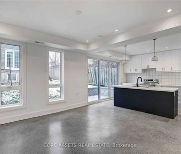 Stunning Custom-Built 3 Br Laneway Home - Photo 1