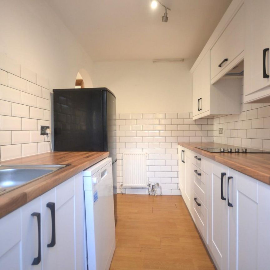 2 bedroom Flat To Let - Photo 1