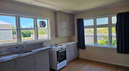 YORK STREET, 3-BEDROOMS $530 P/W - Photo 2