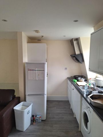 3 bedroom flat to rent - Photo 5