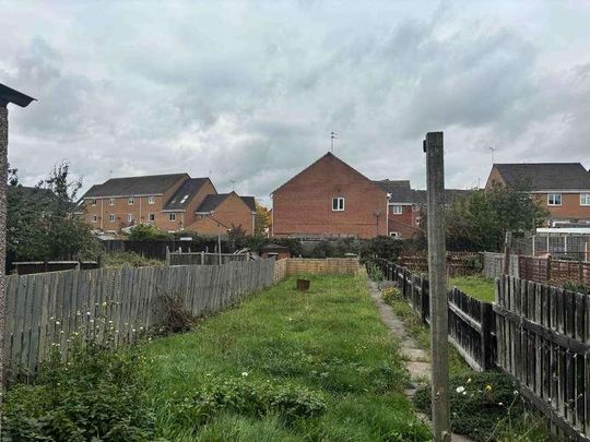 Bermuda Village, CV10 - Photo 1