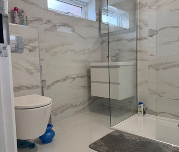 1 bedroom in a flat share to rent - Photo 5