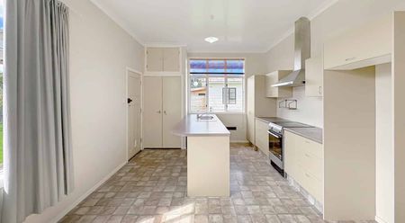 WHANGANUI EAST - 4 BEDROOMS - Photo 2