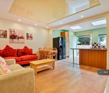 1 bedroom in a house share to rent - Photo 2