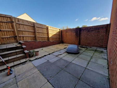 3 bedroom semi-detached house to rent - Photo 4