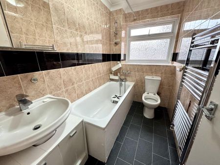 2 bedroom flat to rent - Photo 4