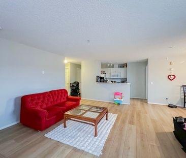 Spacious 2 Bed, 2.5 Bath Condo In Shawnessy | Fireplace, Balcony & ... - Photo 4