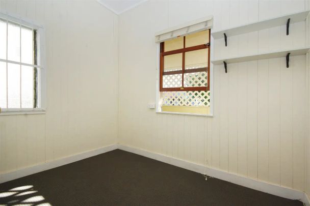 “Charming Greenslopes Cottage - Cute, Cozy &amp; Convenient” - Photo 1