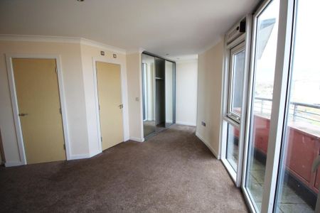 2 bedroom penthouse to rent - Photo 5